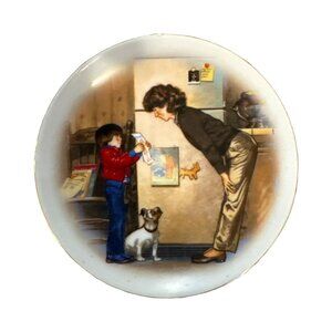 Avon‎ Special Memories Mothers Day 1985 Porcelain Plate By Tom Newsom Trimmed In